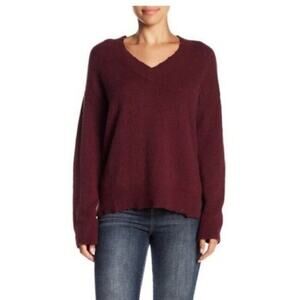 NWOT Melrose and Market Destroyed Detail V Neck Sweater XS